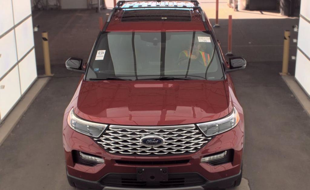Used 2021 Ford Explorer Platinum w/ Equipment Group 601A AWD/4WD image 2
