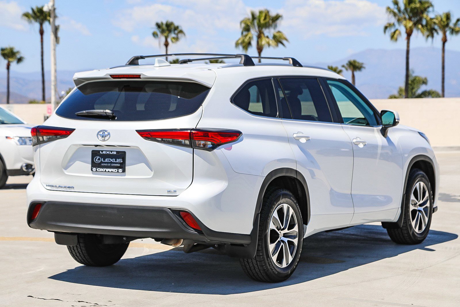 Used 2023 Toyota Highlander XLE FWD image 7