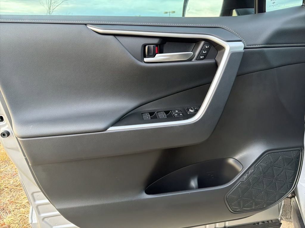 Used 2025 Toyota RAV4 Limited image 11