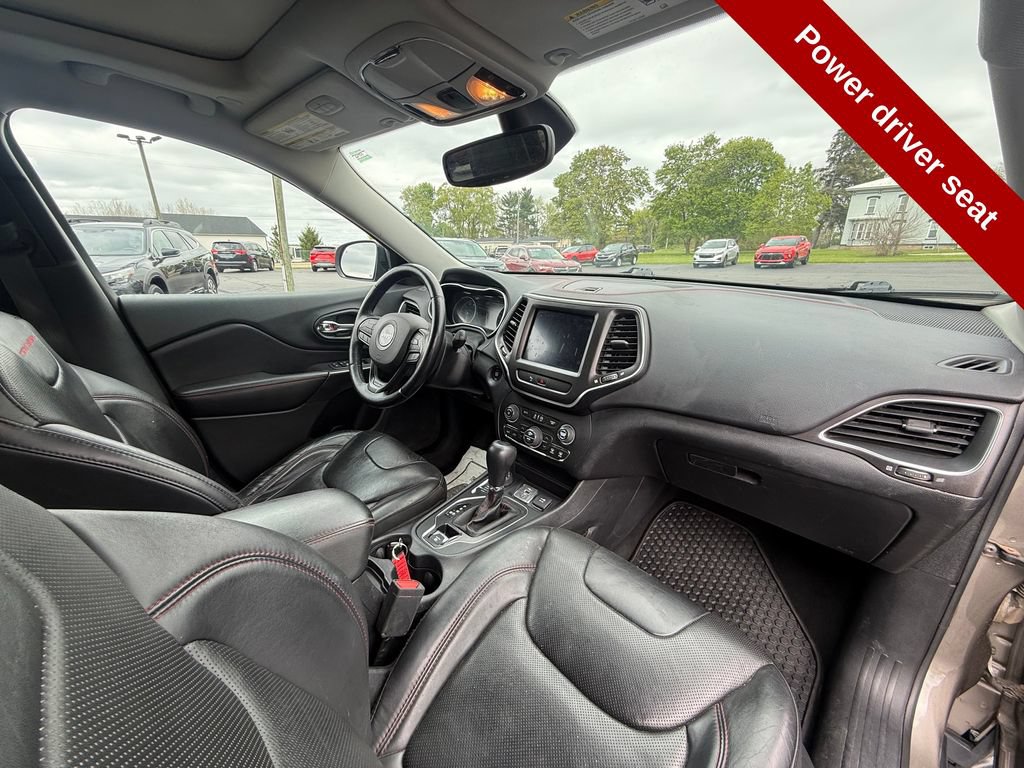 Used 2020 Jeep Cherokee Trailhawk AWD/4WD image 45