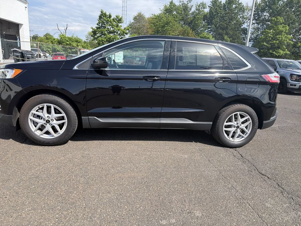 Used 2024 Ford Edge SEL w/ Convenience Package AWD/4WD image 2