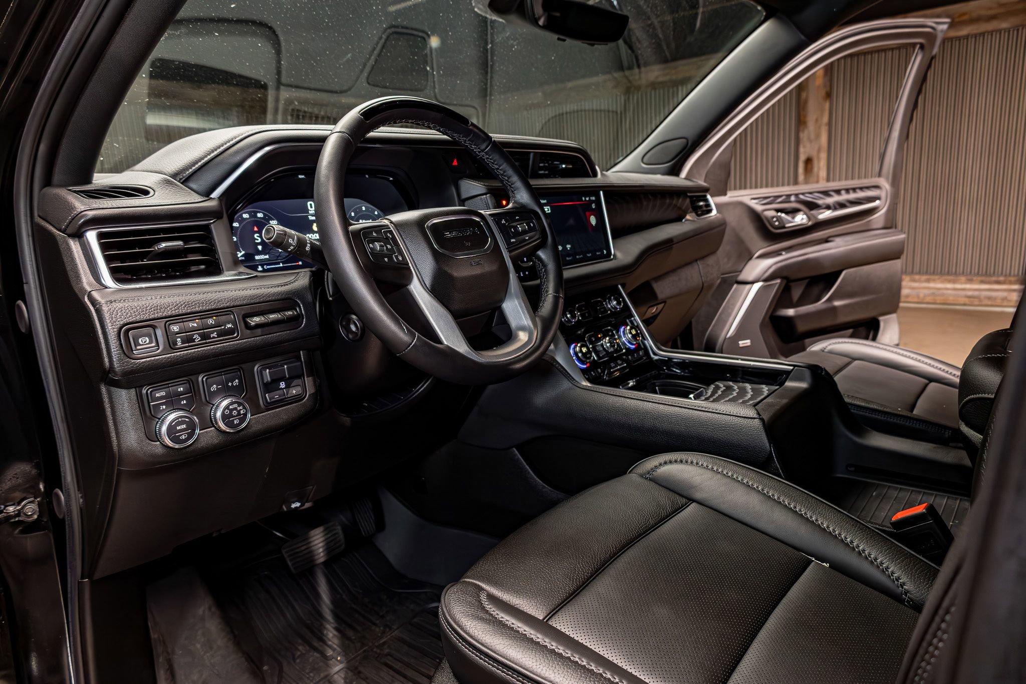 Used 2024 GMC Yukon XL Denali w/ Denali Reserve Package image 13