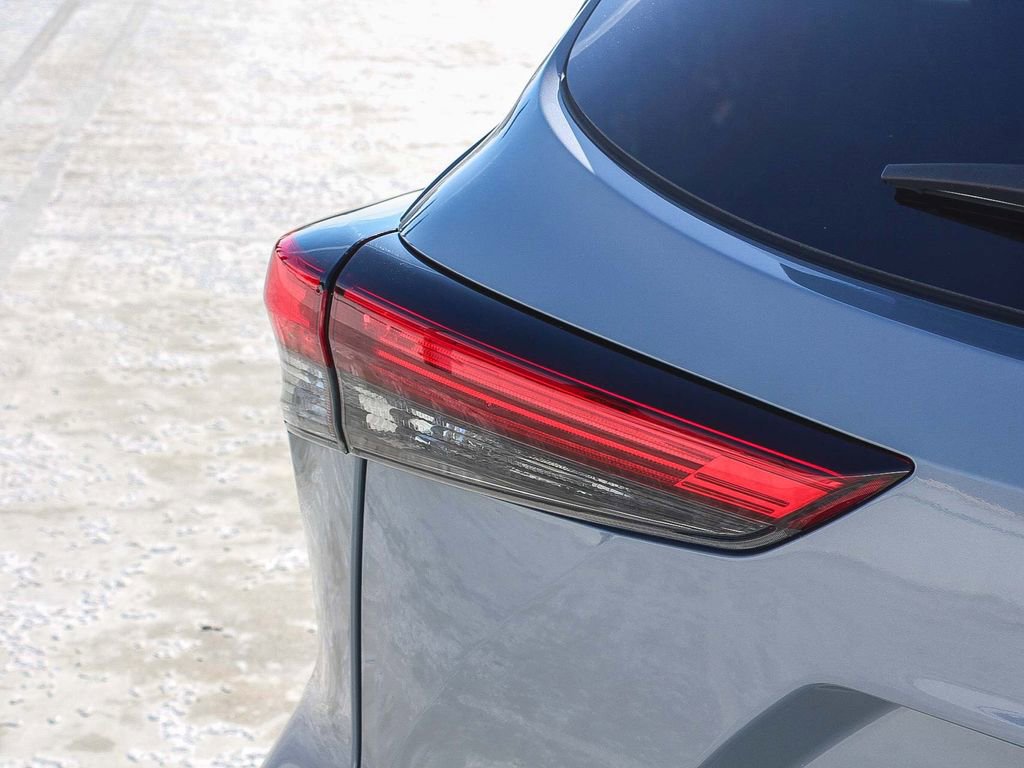 Used 2023 Toyota Highlander Bronze Edition image 7