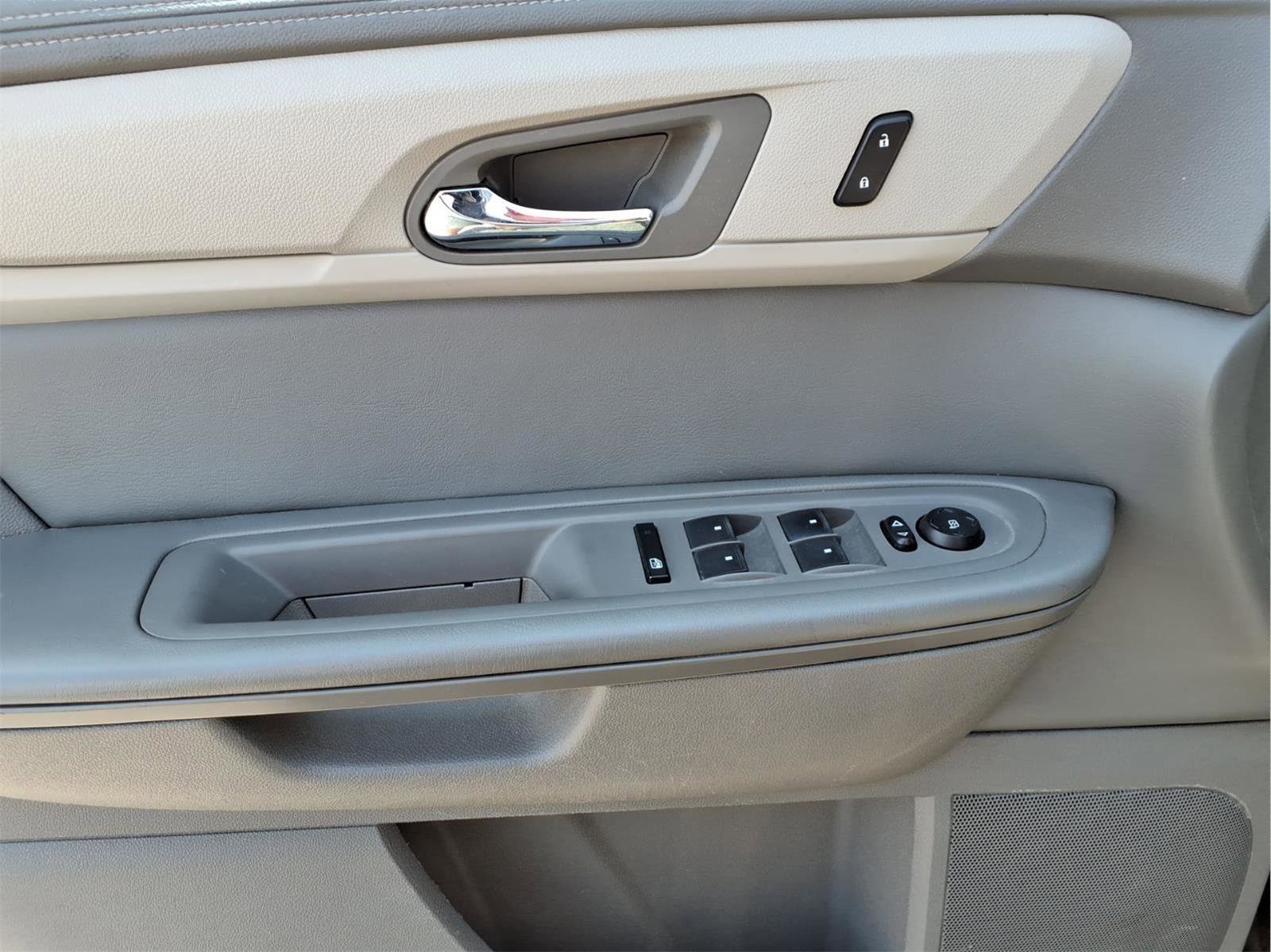 Used 2017 Chevrolet Traverse LT w/ Style and Technology Package FWD image 13