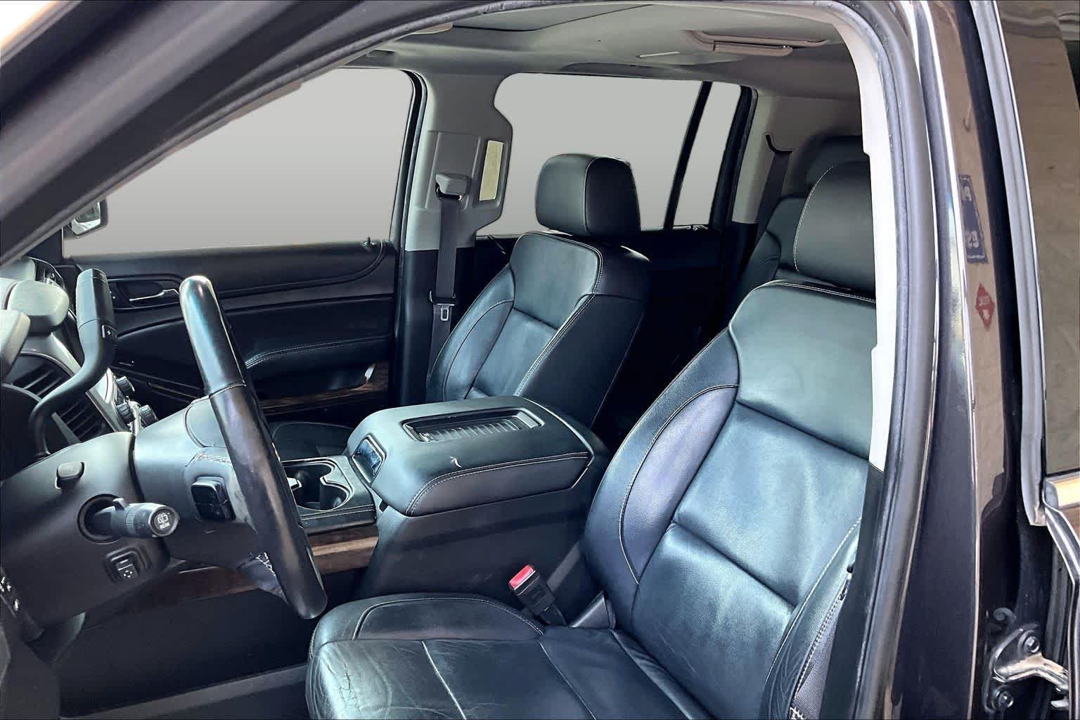 Used 2017 Chevrolet Suburban LT RWD image 8