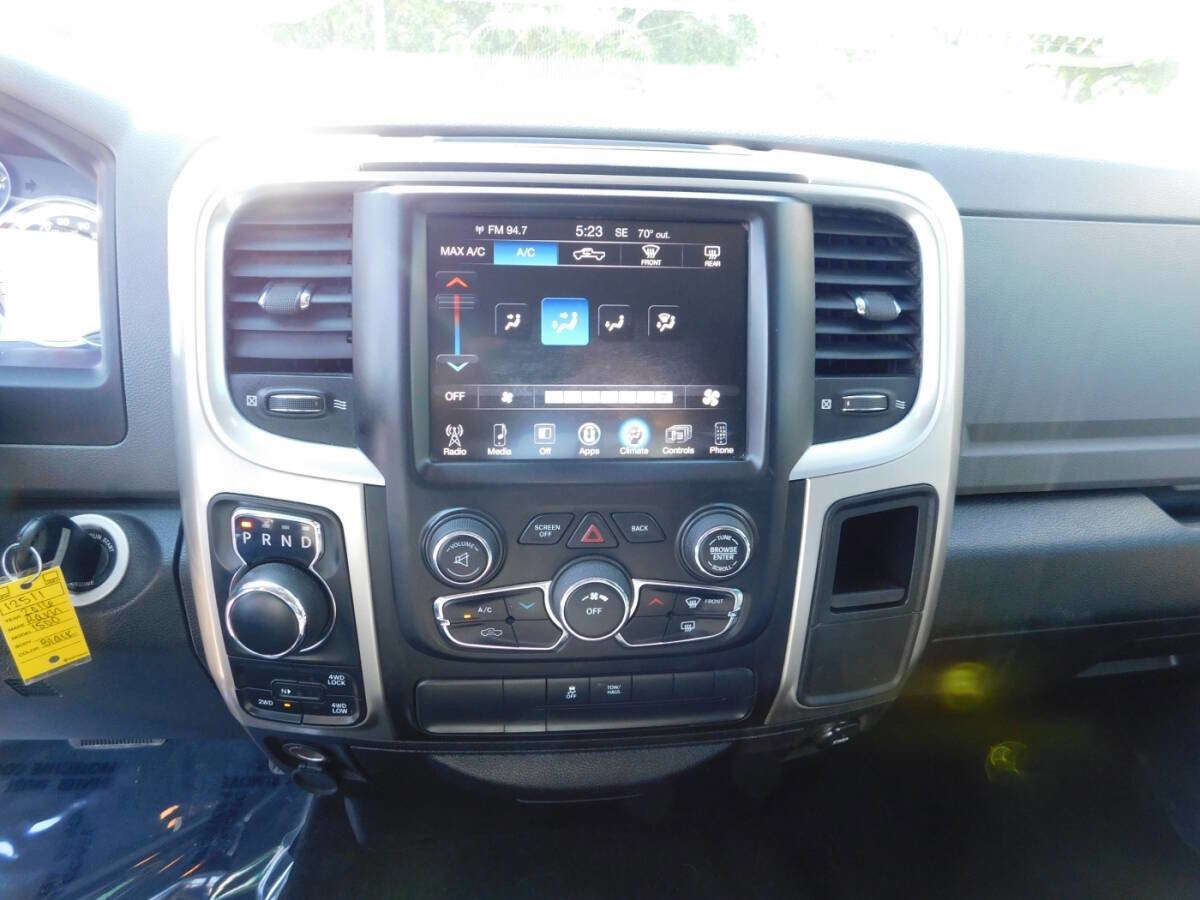 Used 2016 RAM 1500 Classic SLT w/ Luxury Group image 10