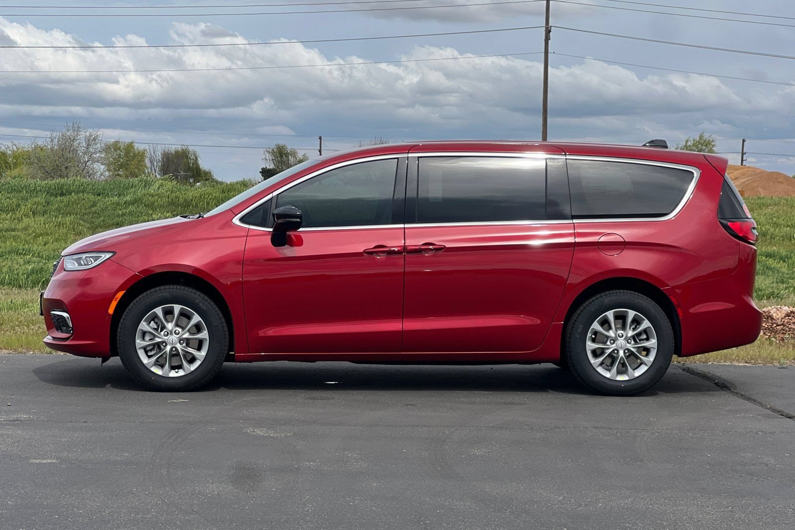 New 2026 Chrysler Pacifica Select AWD/4WD image 9