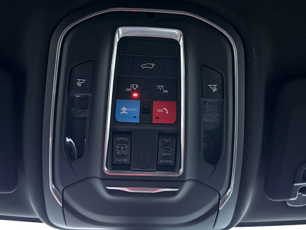 New 2025 Jeep Grand Cherokee Laredo X w/ Luxury Tech Group I image 17