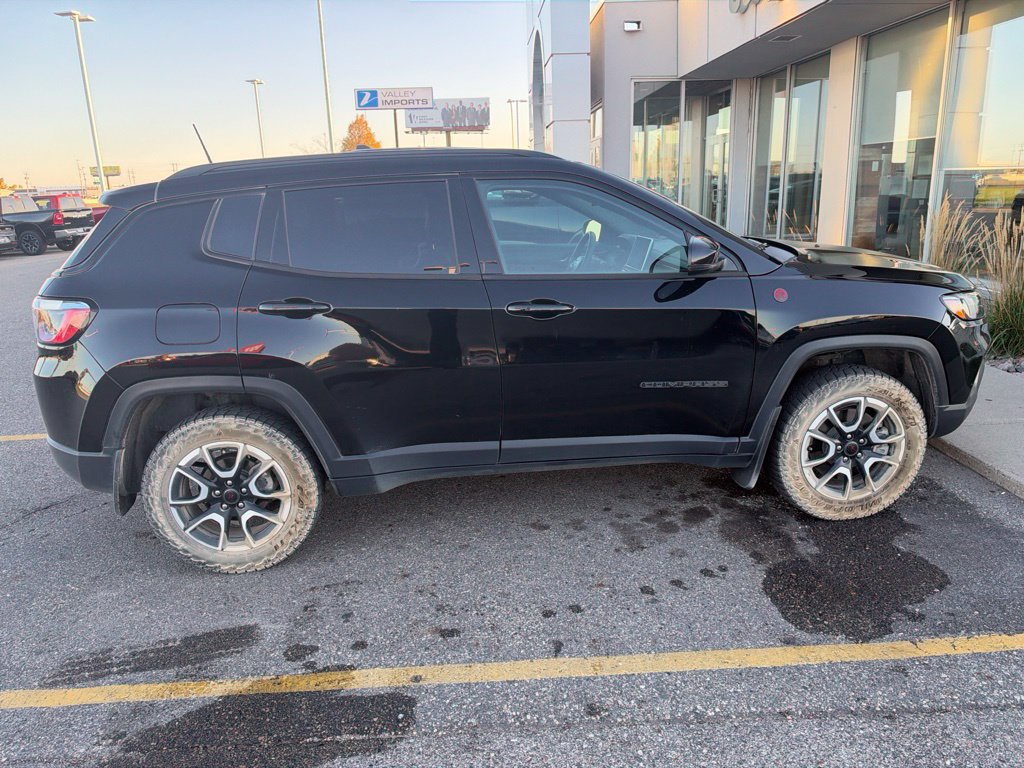 Used 2025 Jeep Compass Trailhawk AWD/4WD image 8