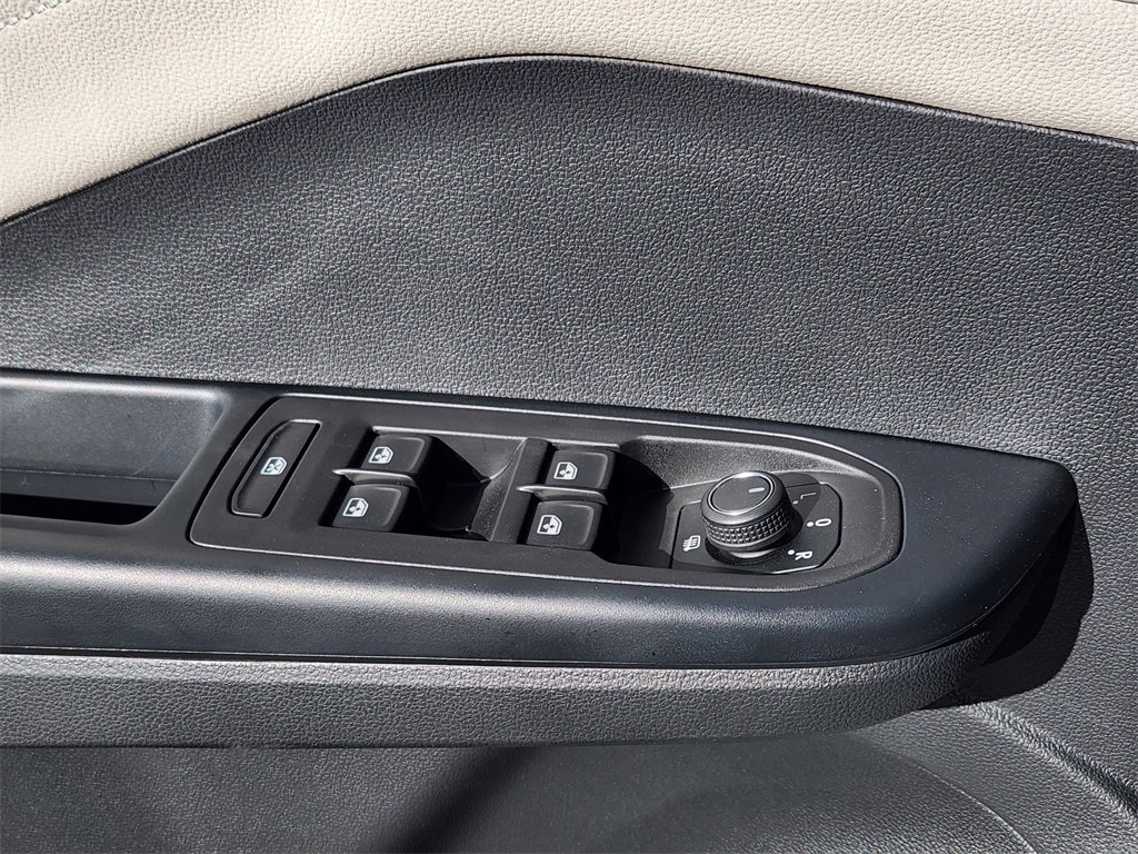 New 2026 Volkswagen Taos SEL image 4