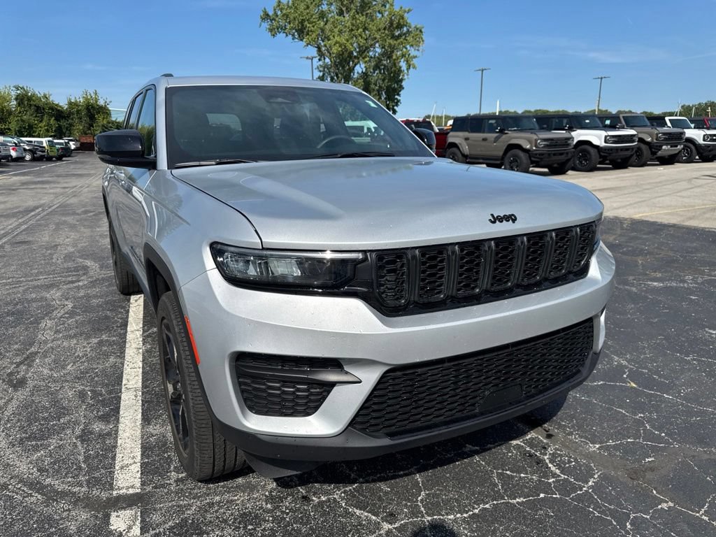 Used 2024 Jeep Grand Cherokee Altitude AWD/4WD image 52