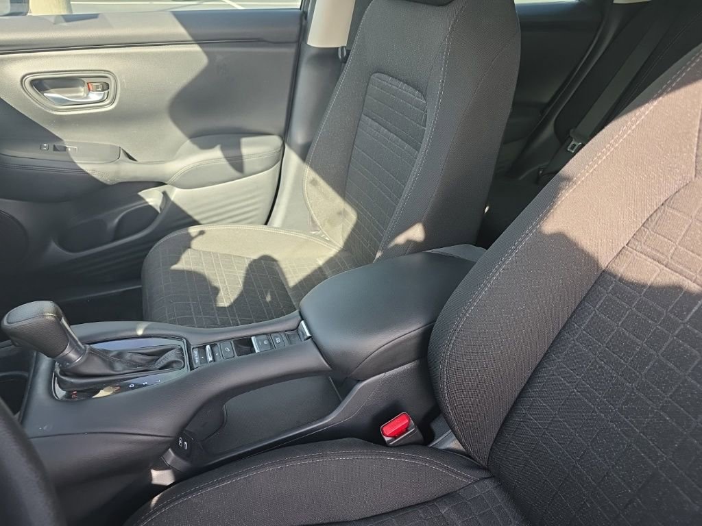 Used 2025 Honda HR-V LX image 18