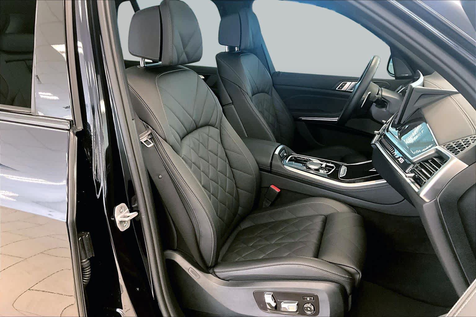 Used 2025 BMW X5 sDrive40i w/ M Sport Package RWD image 8