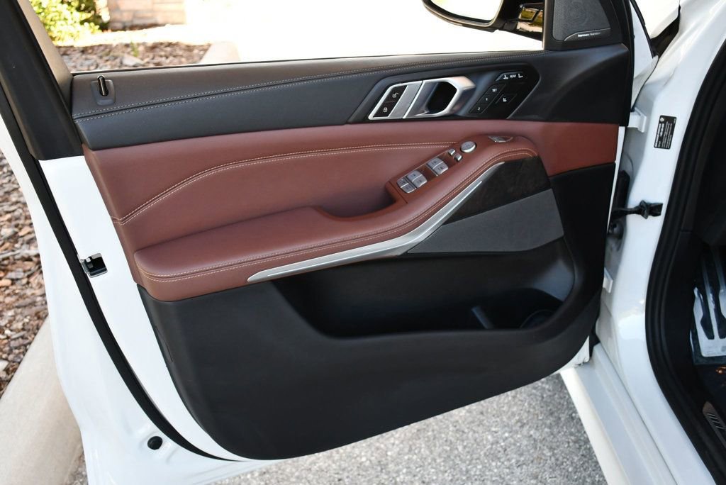 Used 2024 BMW X7 xDrive40i w/ M Sport Package image 11