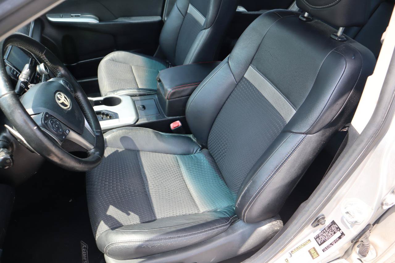 Used 2012 Toyota Camry SE FWD image 13
