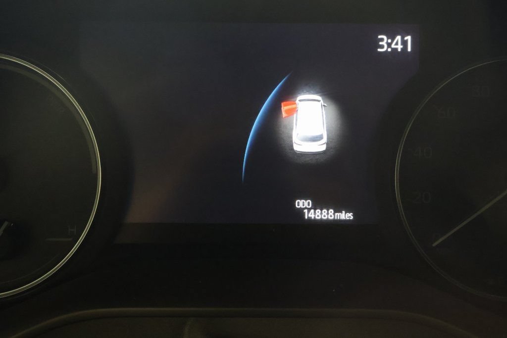 Used 2024 Toyota Sienna Platinum FWD image 18