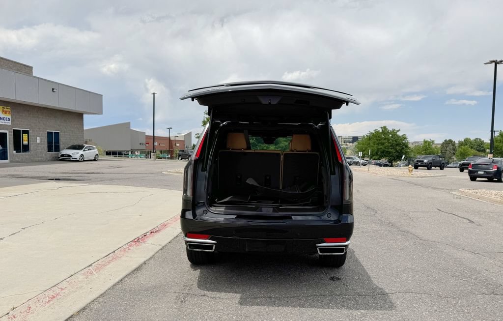 Used 2024 Cadillac Escalade Premium Luxury w/ LPO, Floor Liner Package AWD/4WD image 8