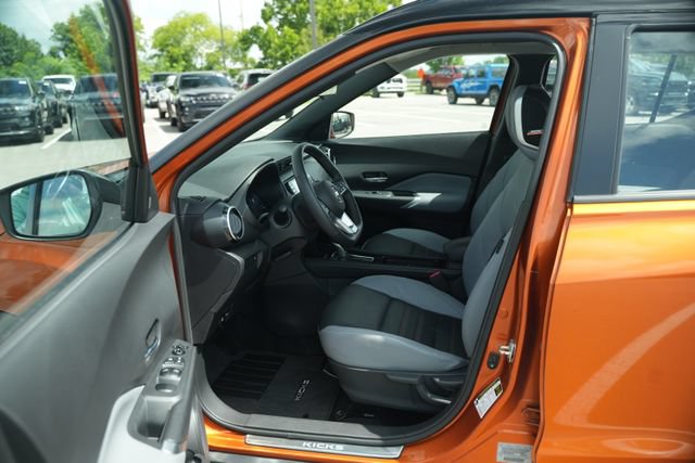 Used 2021 Nissan Kicks SR w/ SR Premium Package FWD image 12