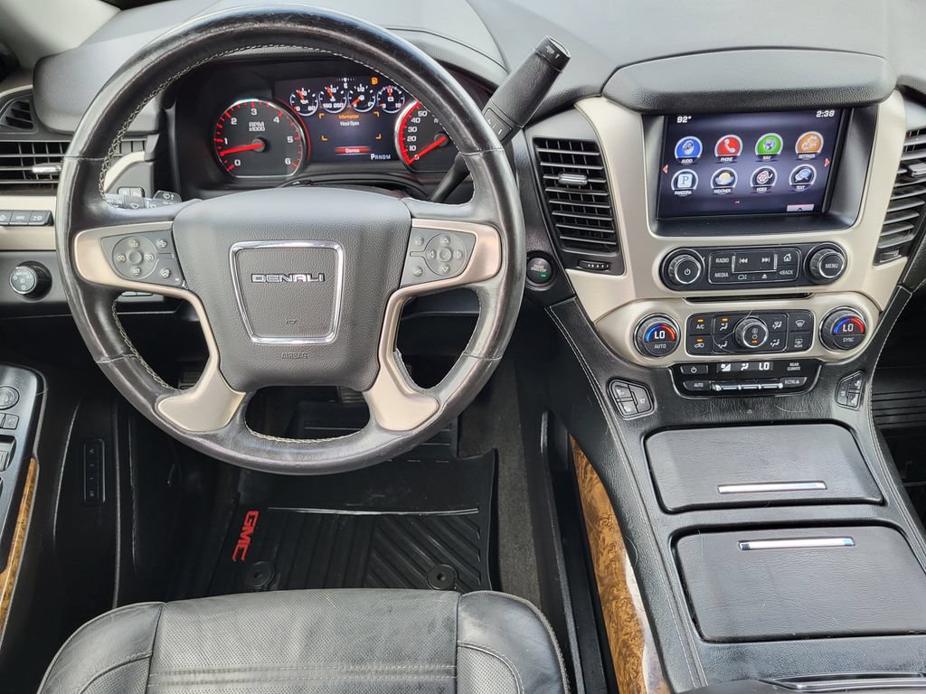 Used 2015 GMC Yukon Denali w/ Premium Package AWD/4WD image 31