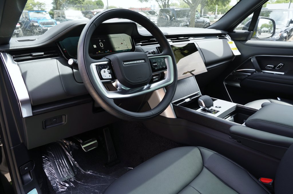 New 2026 Land Rover Range Rover Long Wheelbase SE AWD/4WD image 14