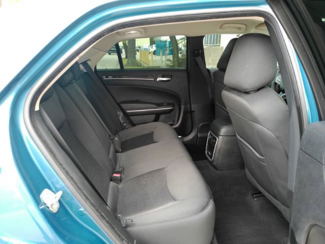 Used 2023 Chrysler 300 Touring w/ Sport Appearance Package image 21