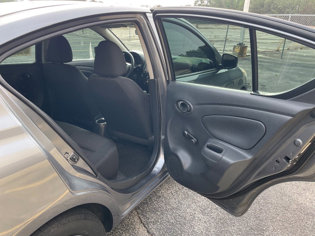 Used 2019 Nissan Versa S Plus image 17