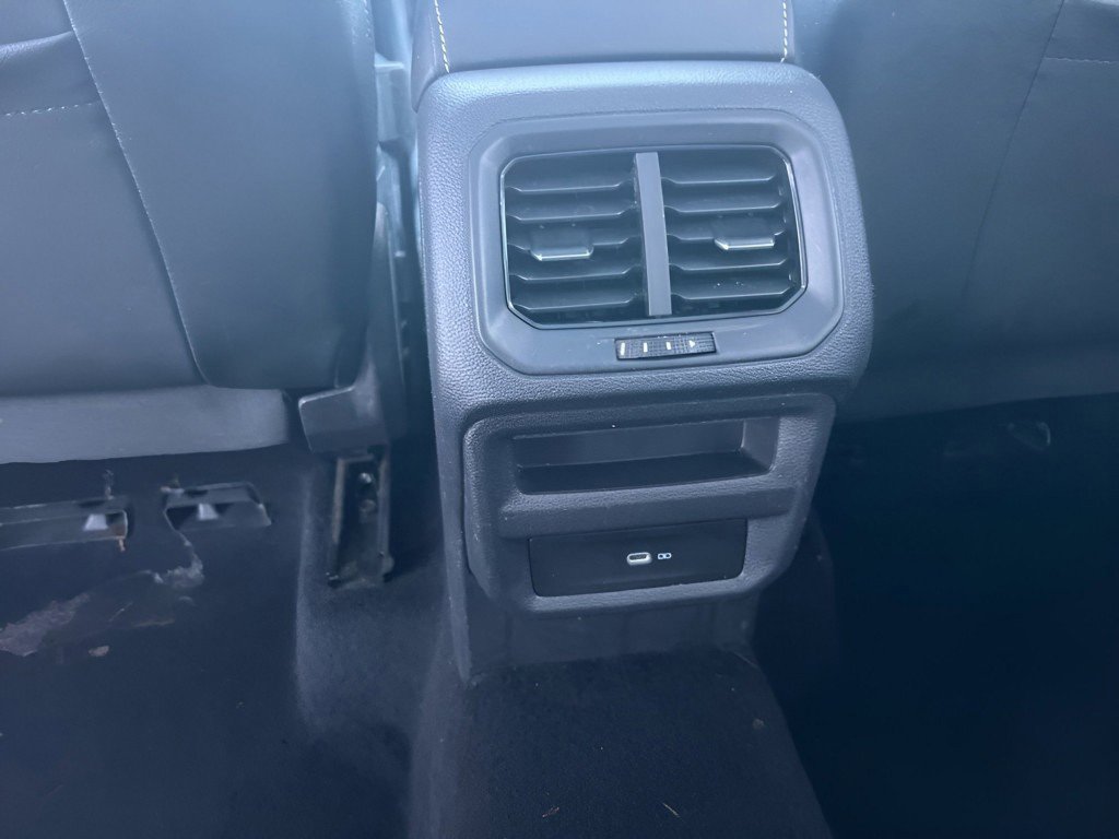 Used 2023 Volkswagen Taos SE w/ Panoramic Sunroof Package image 21