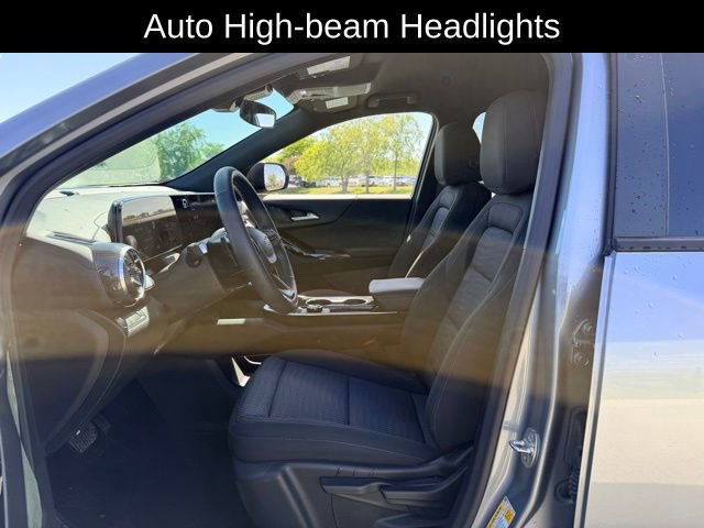 Used 2026 Chevrolet Equinox LT AWD/4WD image 8