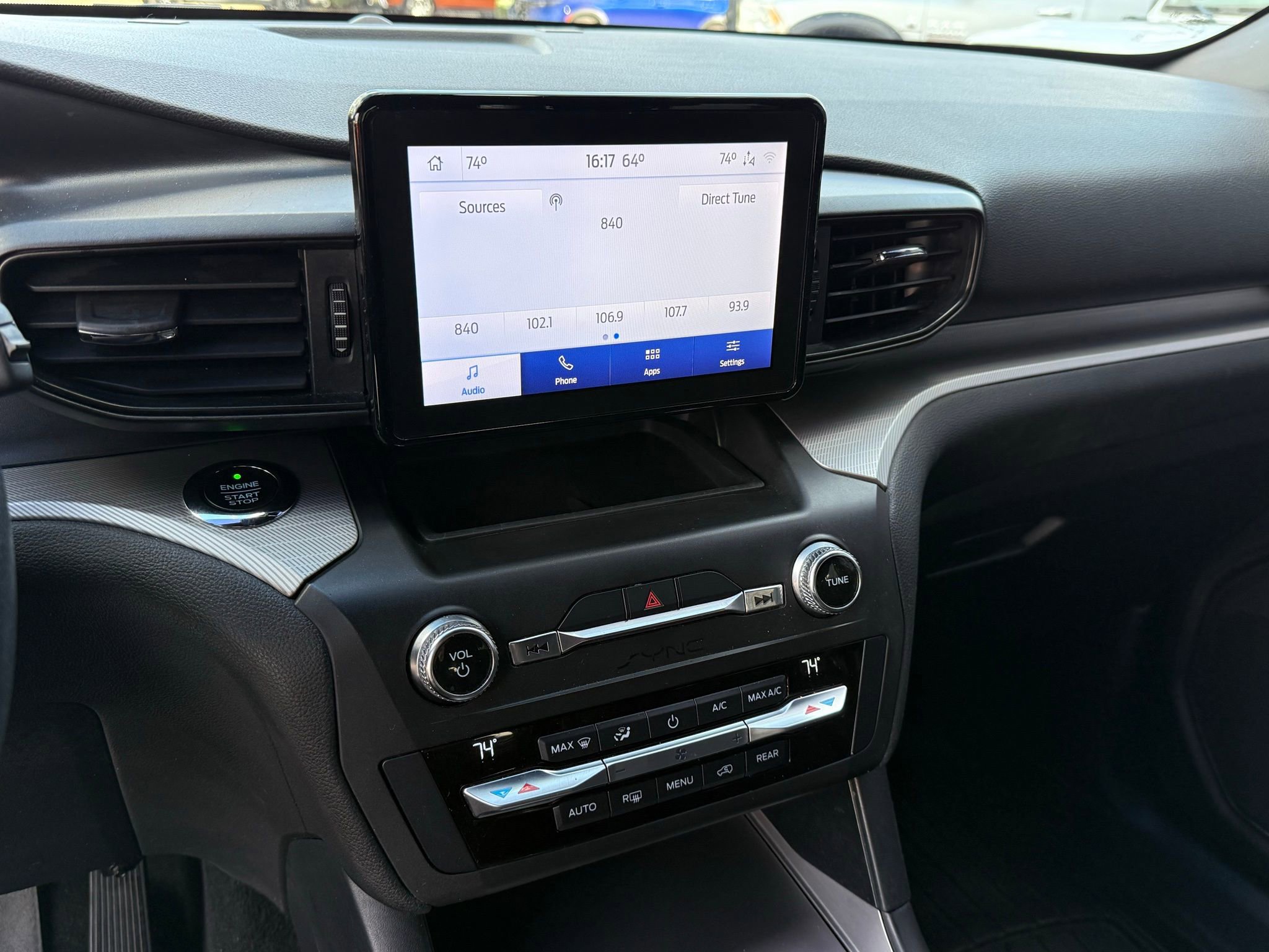 Used 2020 Ford Explorer XLT image 37