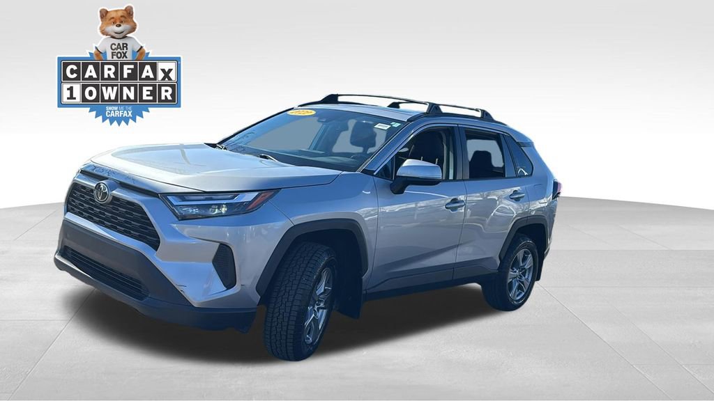Used 2022 Toyota RAV4 XLE w/ Convenience Package AWD/4WD video 3