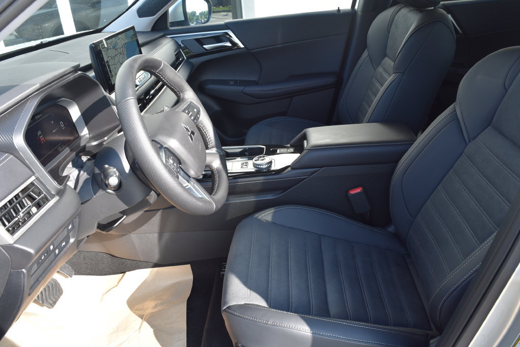 New 2026 Mitsubishi Outlander SE AWD/4WD image 8