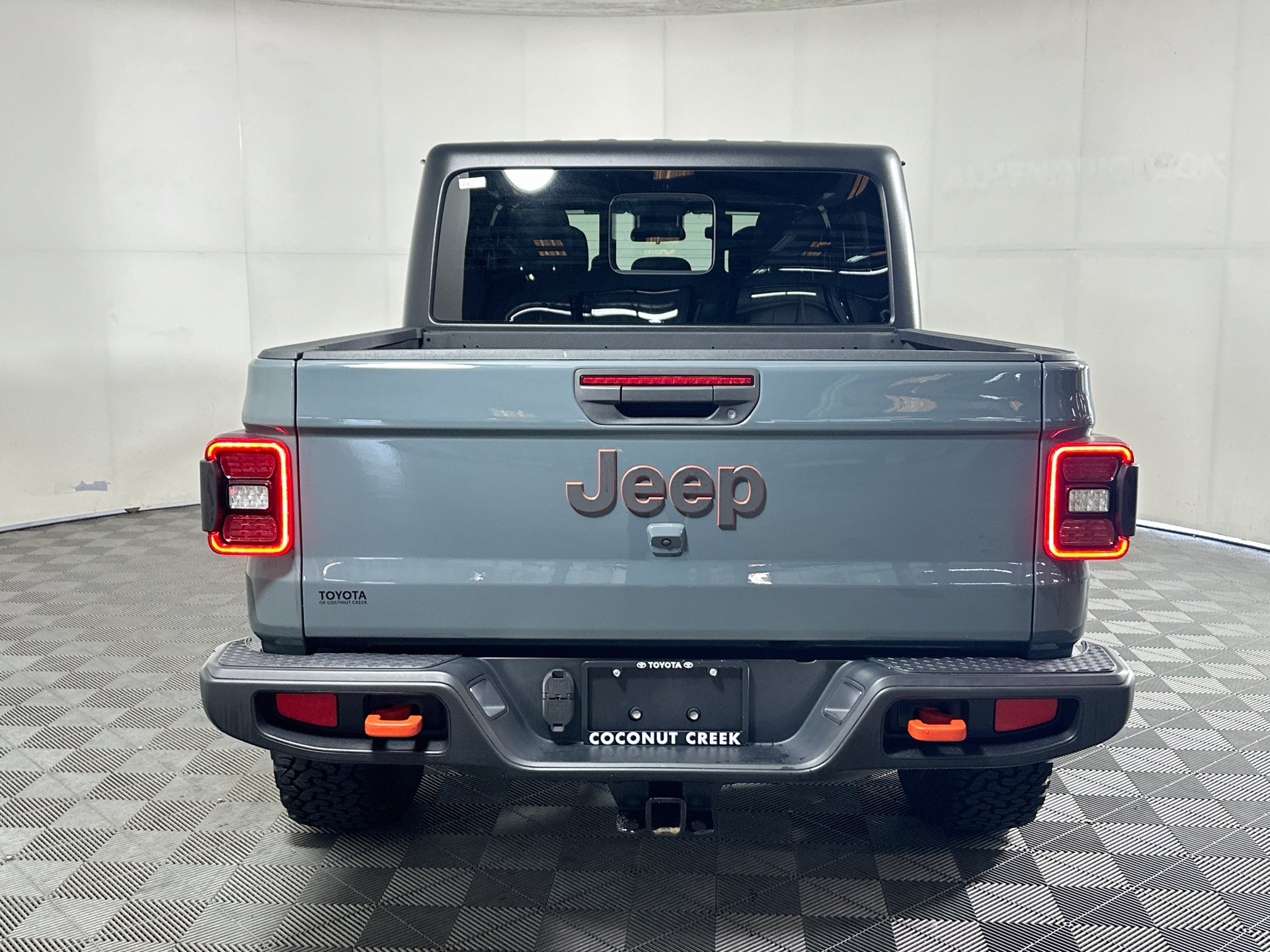 Used 2024 Jeep Gladiator Mojave w/ Convenience Group AWD/4WD image 4