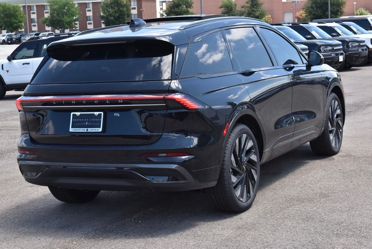 New 2026 Lincoln Nautilus Reserve w/ Jet Appearance Package AWD/4WD image 14