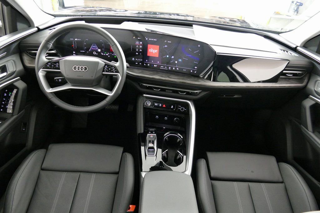 Used 2025 Audi Q5 Premium Plus w/ Premium Plus image 24