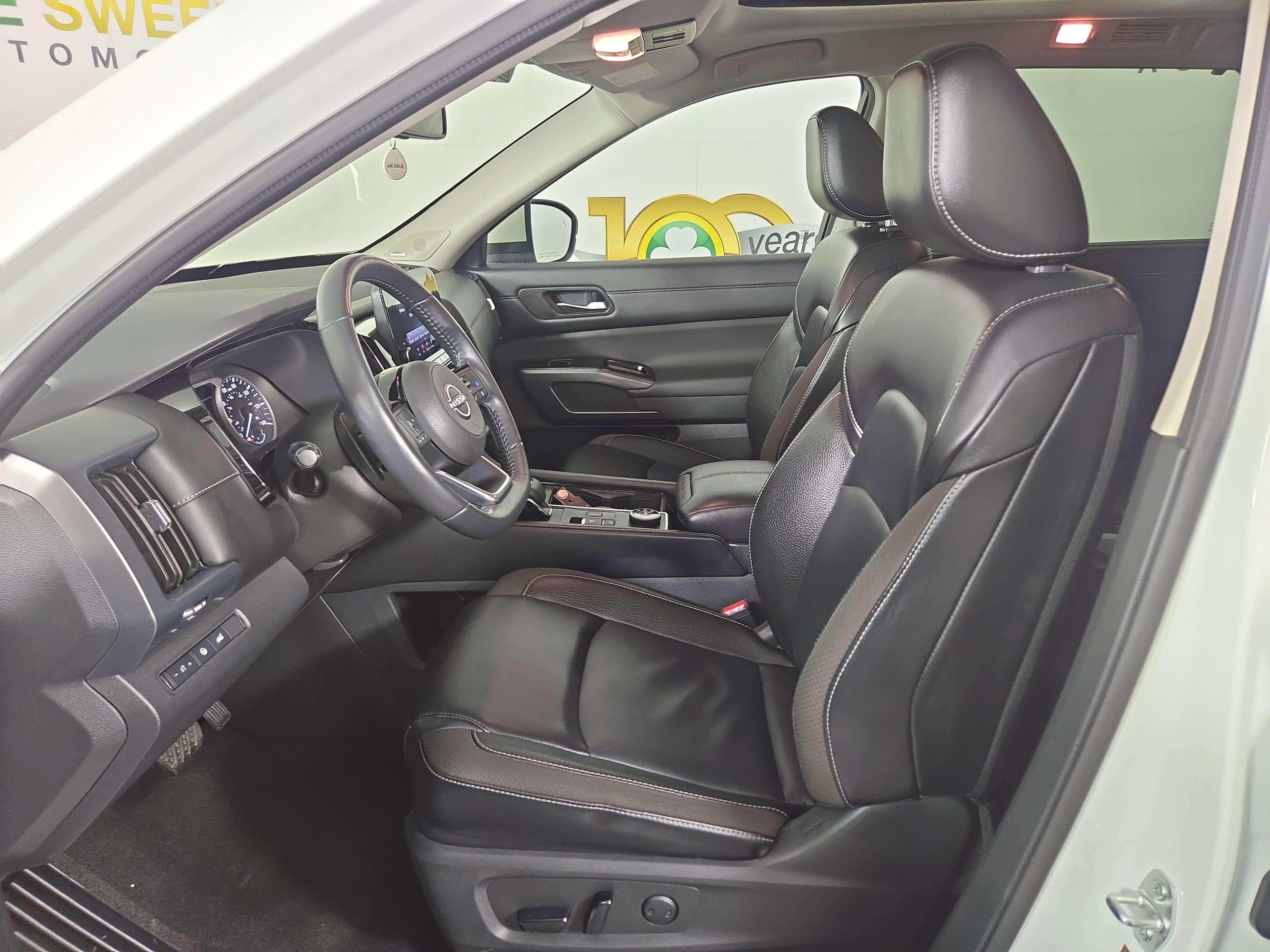 Used 2024 Nissan Pathfinder SL w/ SL Premium Package image 11