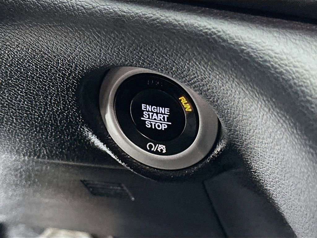 Certified 2025 Chrysler Pacifica Select image 22