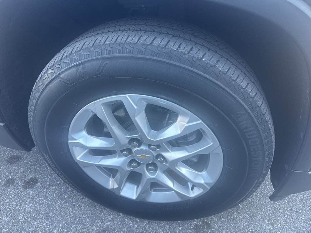 Used 2021 Chevrolet Traverse LT image 9