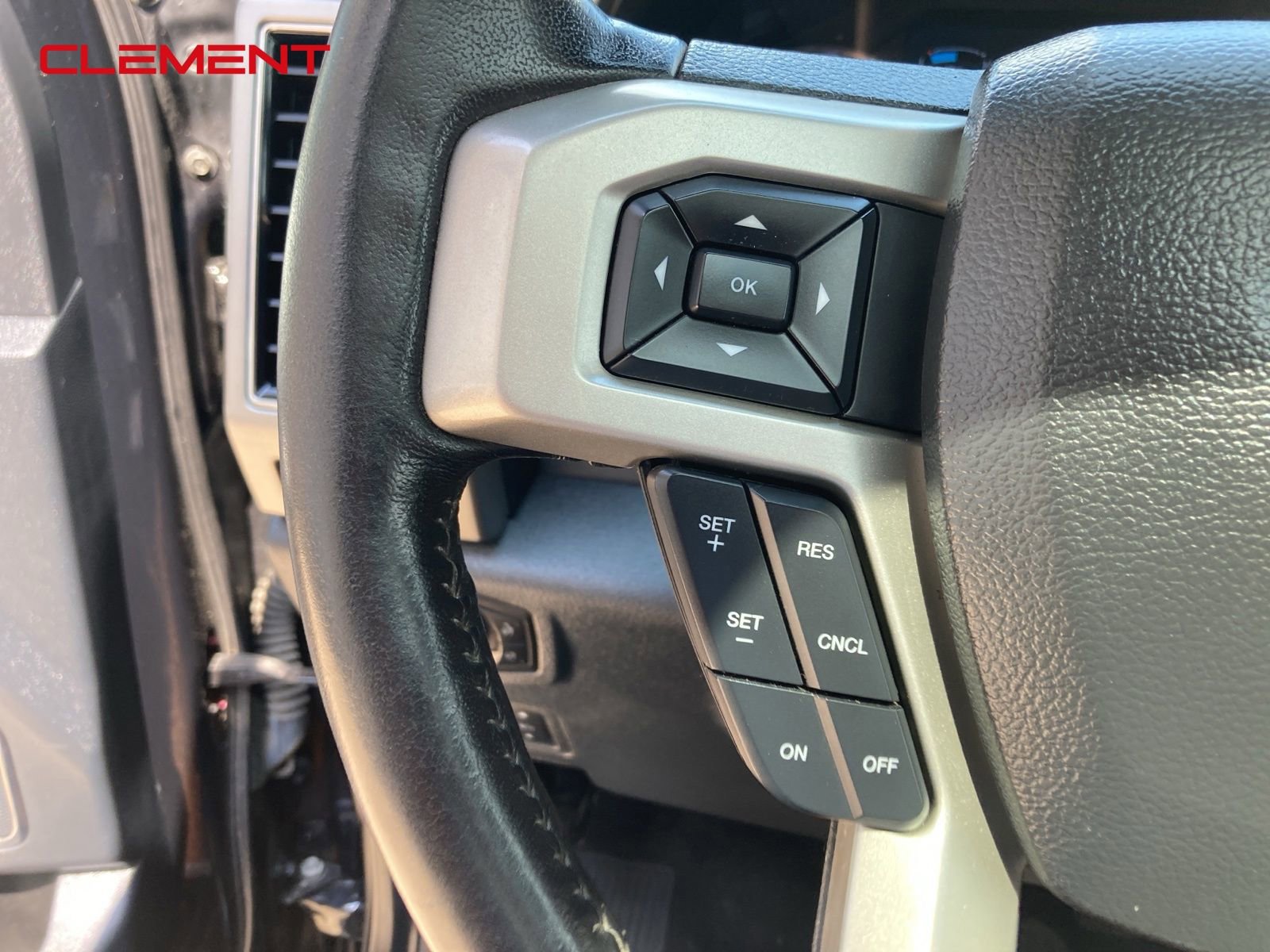 Used 2022 Ford F250 Lariat w/ Black Appearance Pkg image 11