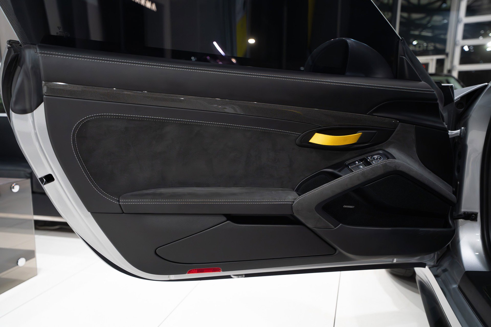 Used 2018 Porsche 911 GT2 RS image 5