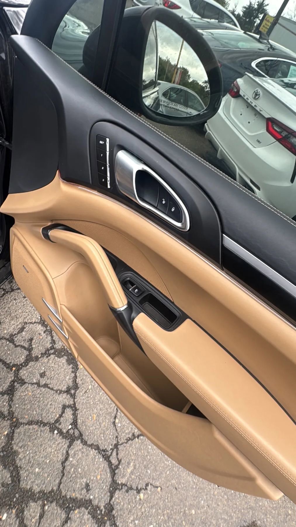 Used 2014 Porsche Cayenne Turbo S AWD/4WD image 27
