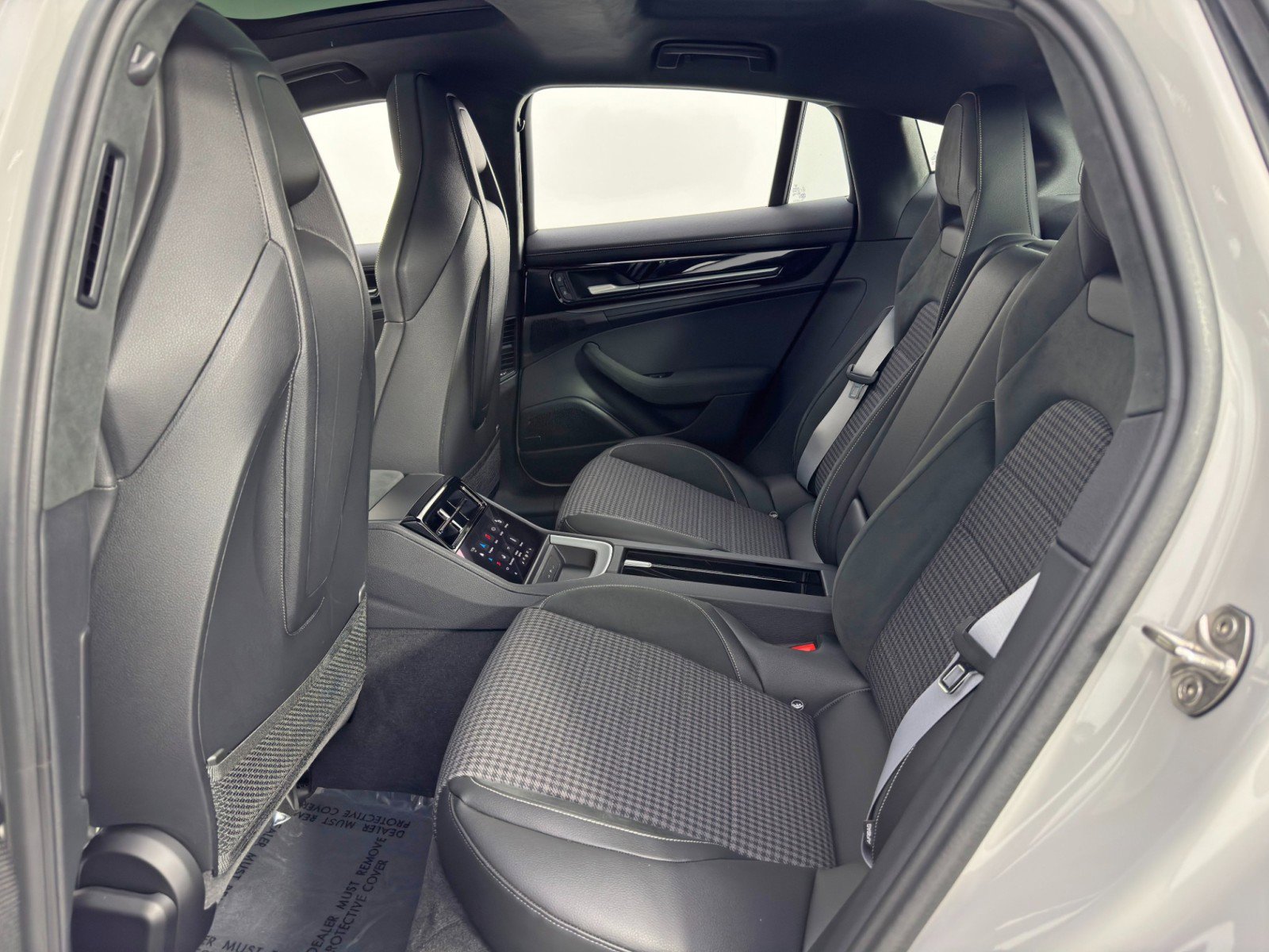 Used 2025 Porsche Panamera 4 w/ Premium Package image 48