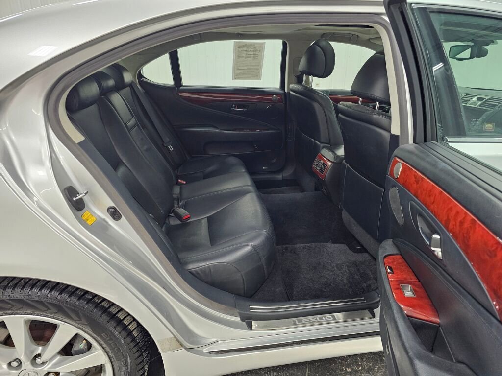 Used 2011 Lexus LS 460 L w/ Luxury Pkg image 21