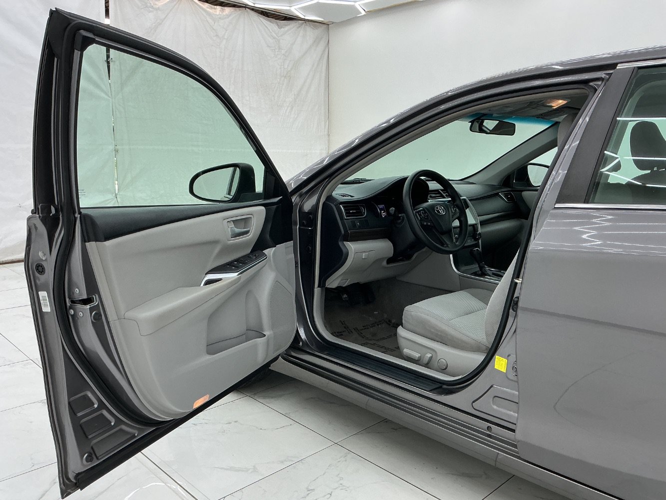 Used 2016 Toyota Camry LE FWD image 16