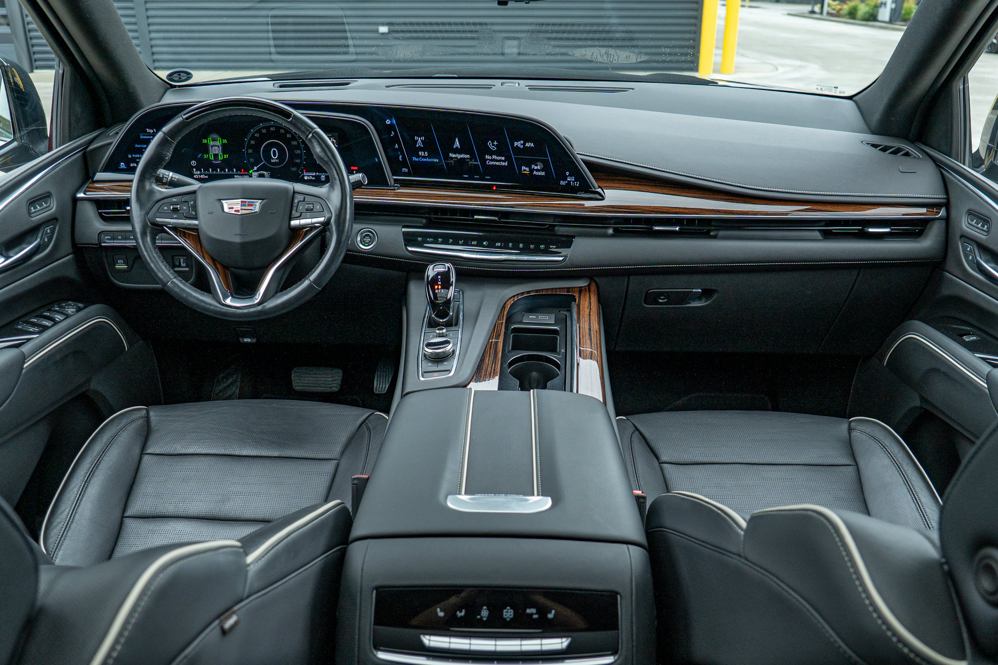 Used 2022 Cadillac Escalade ESV Premium Luxury AWD/4WD image 17
