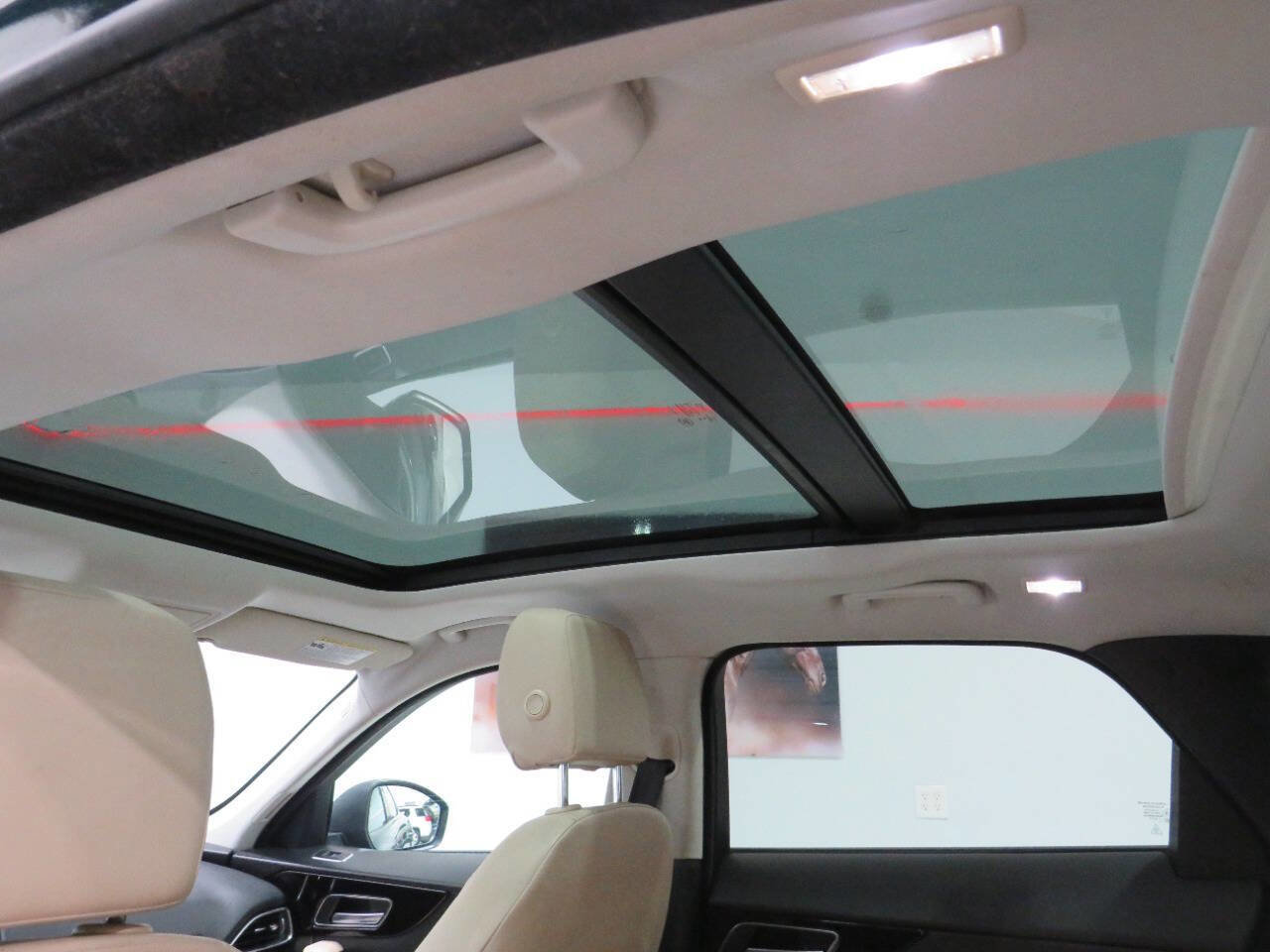 Used 2017 Jaguar F-PACE Premium image 27