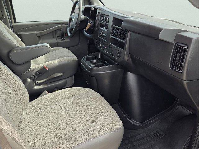 Certified 2025 Chevrolet Express 3500 LT w/ LT Preferred Equipment Group RWD image 17