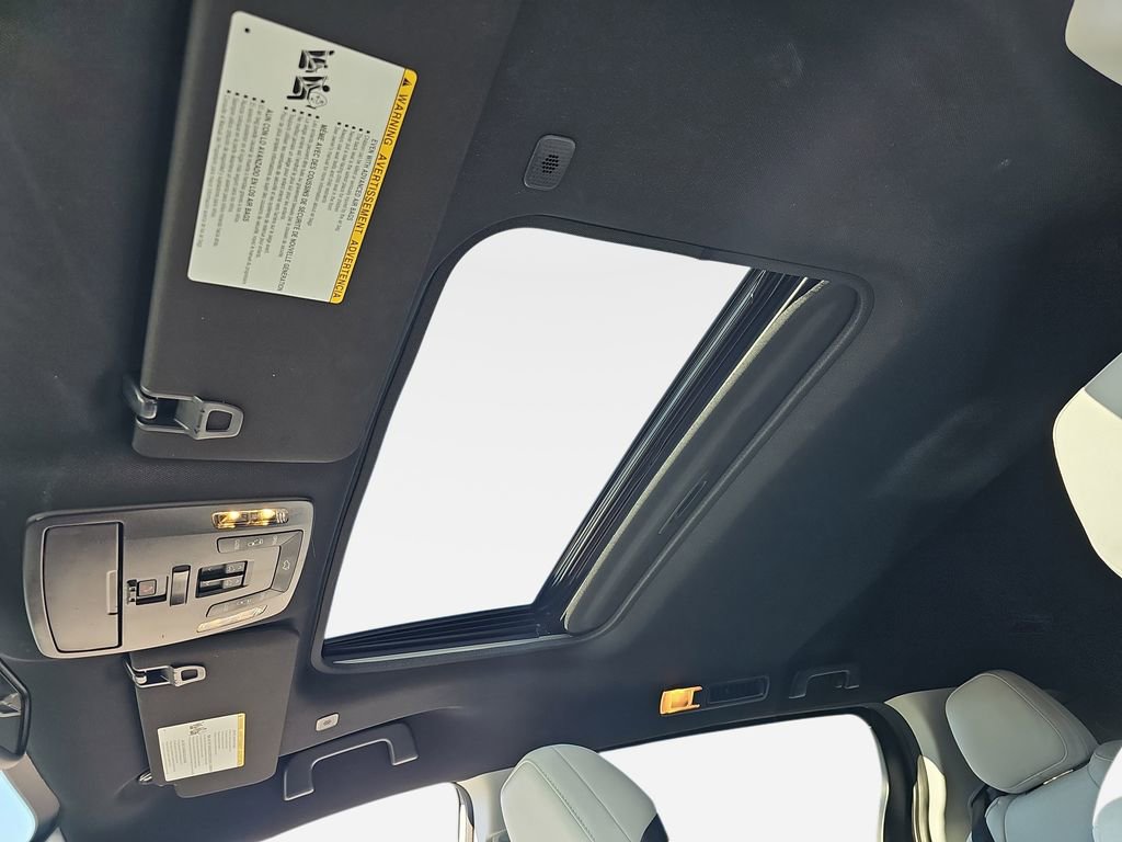 Used 2025 Toyota Sienna XSE AWD/4WD image 34