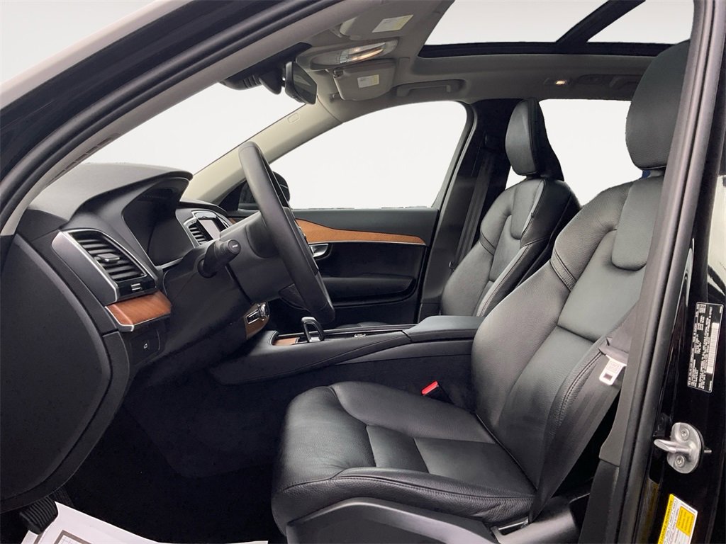 Used 2023 Volvo XC90 B6 Plus w/ Protection Package image 9