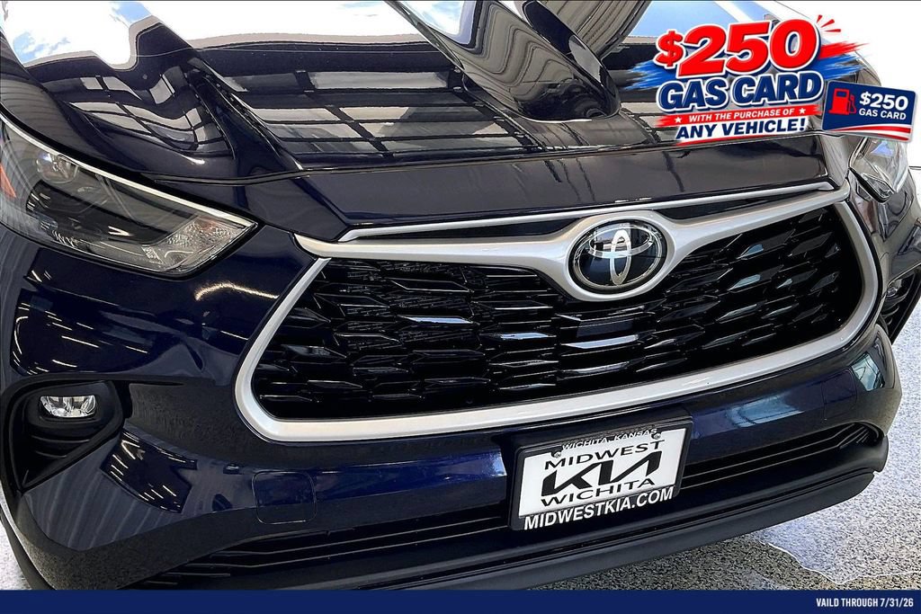 Used 2023 Toyota Highlander XLE AWD/4WD image 31