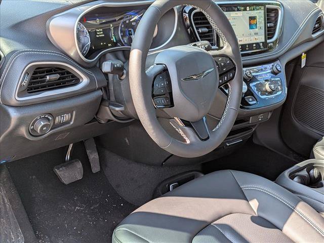 New 2026 Chrysler Pacifica Select w/ S Appearance Package AWD/4WD image 3